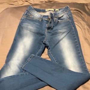 Skinny leg jeans. Mid rise